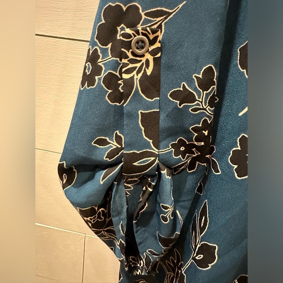Lush Teal Floral Blouse- Size Medium - Picture 3 of 5